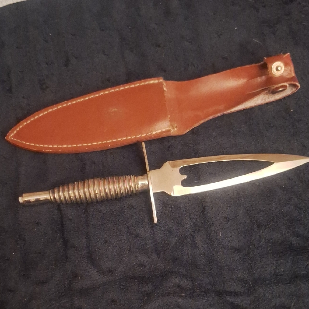 Stainless Steel from Pakistan daggar with Leather Sheath, brass Handle.